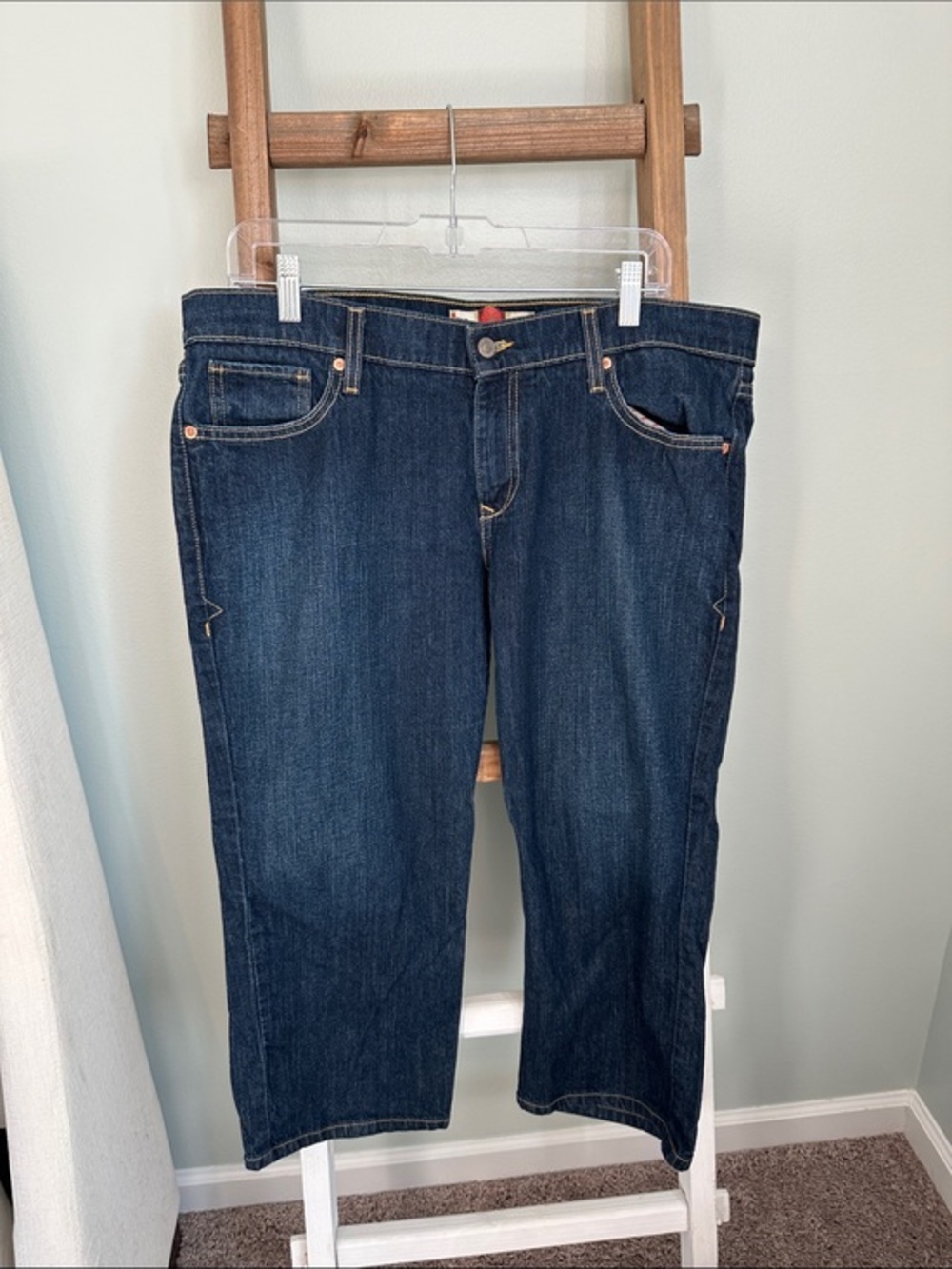 Old Navy Ultra Low Waist Capris with Contrast Stitching Size 14 in GUC